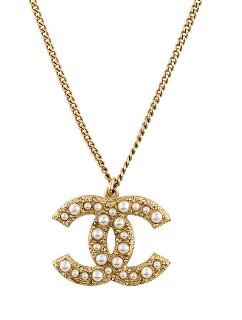 chanel perle|Chanel pendant necklace.